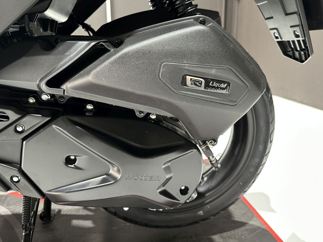 Wottan Sixteen 125: lo scooter spagnolo con ruota da 16" che sfida il traffico urbano